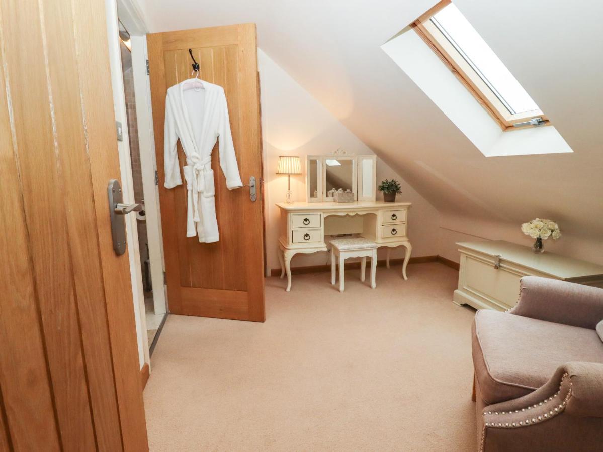 Honeysuckle Farmhouse タルボリー エクステリア 写真
