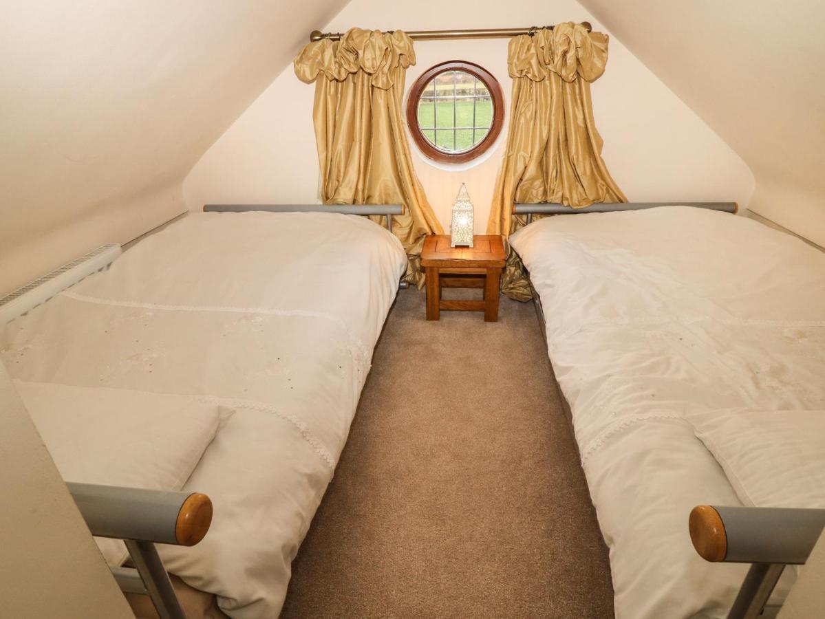 Honeysuckle Farmhouse タルボリー エクステリア 写真